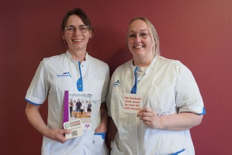 AYA-verpleegkundigen Wijkje en Reina van het Nij Smellinghe ziekenhuis